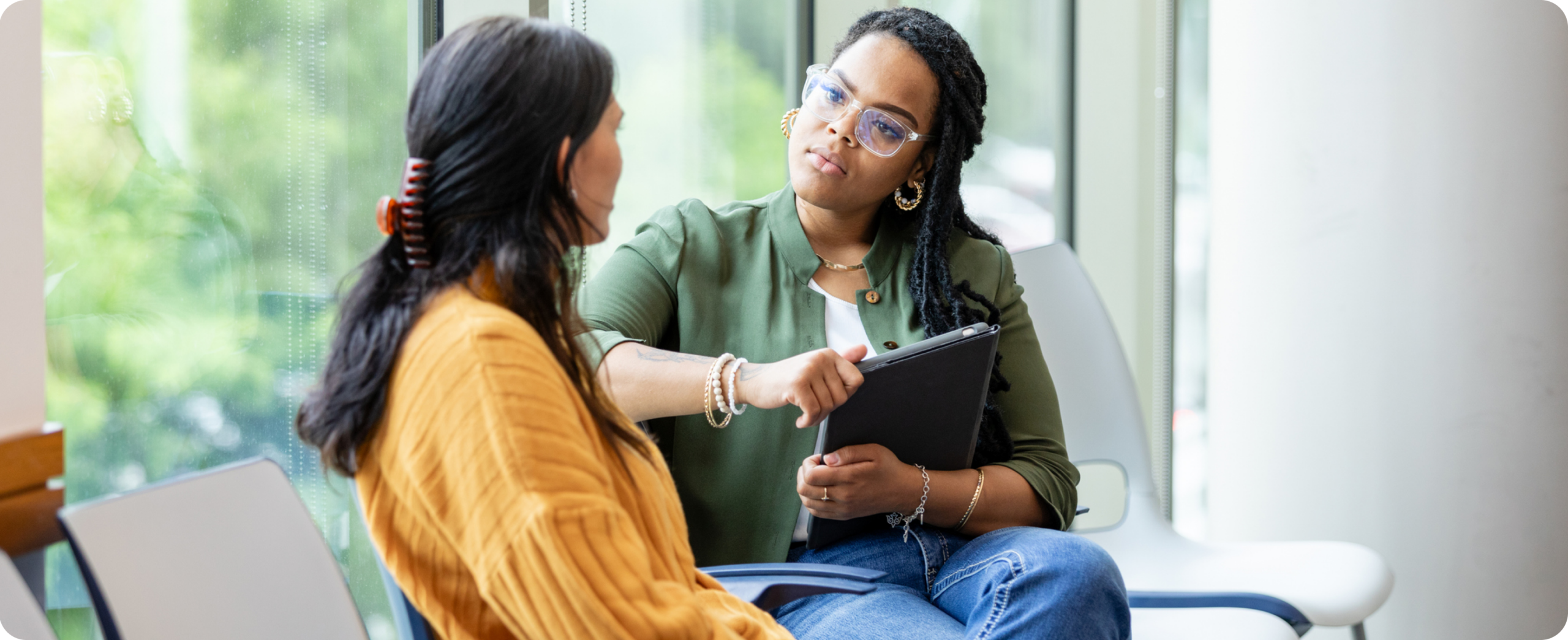 Discussion between two women in a room